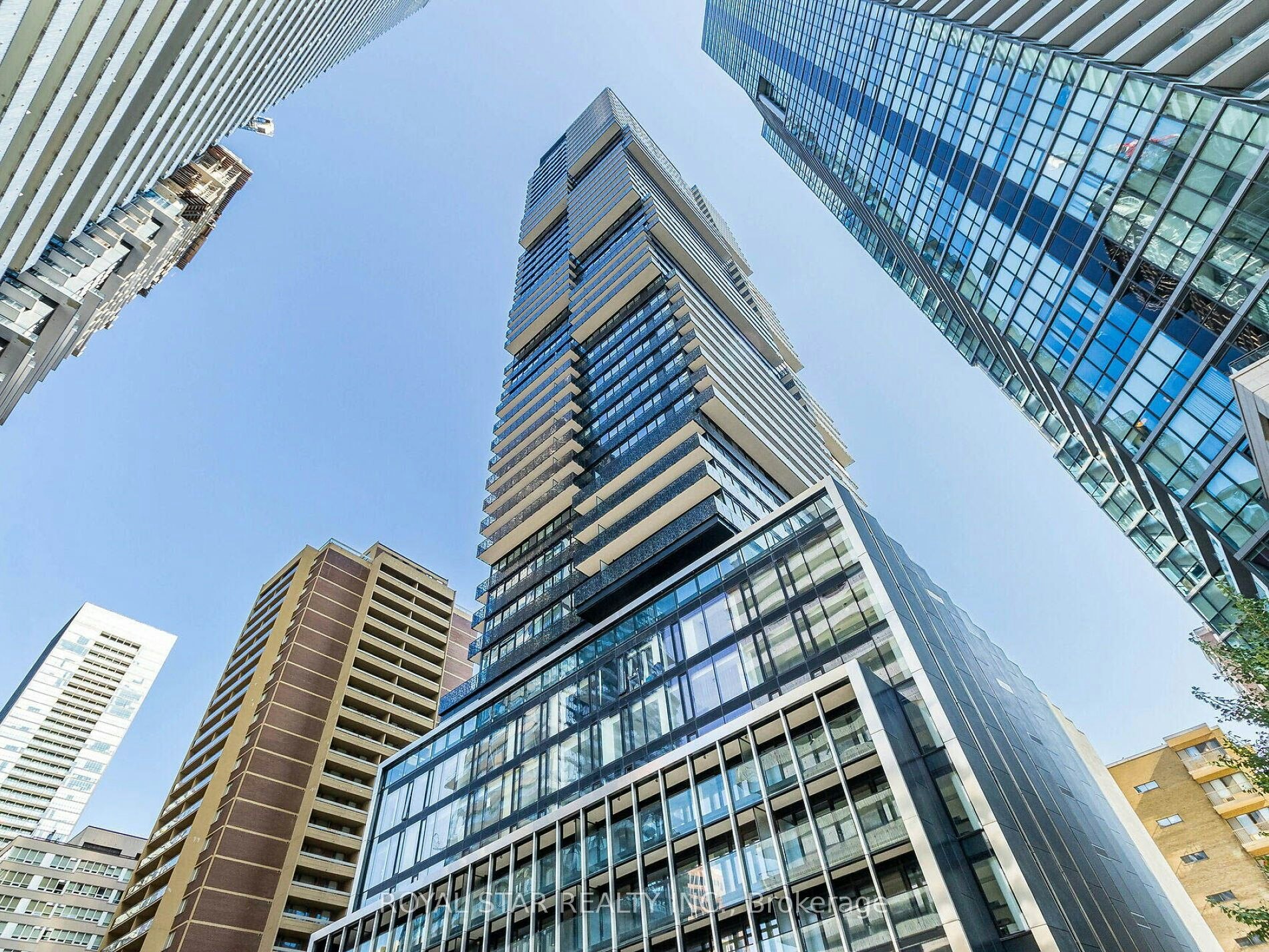 2706-55 Charles Street E, Toronto, ON, M4Y 0J1