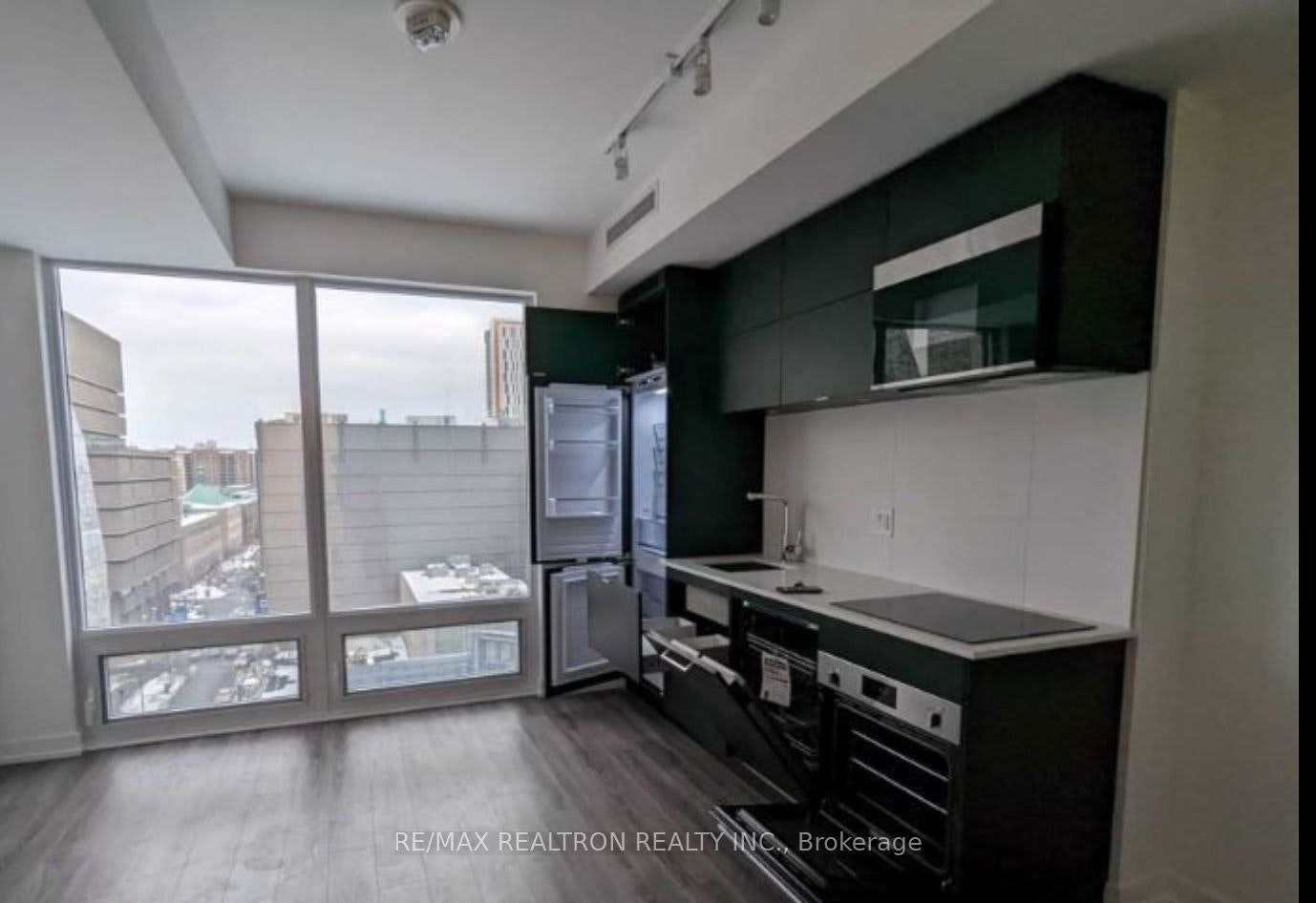 703-20 Edward Street, Toronto, ON, M5G 0C5 - 2