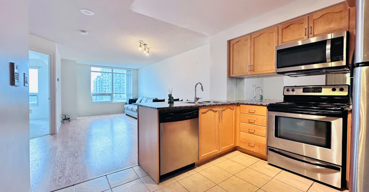 1802-212 Eglinton Avenue E, Toronto, ON, M4P 0A3 - 3