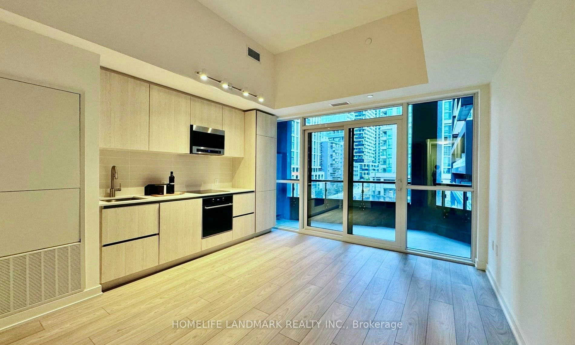 404 S-110 Broadway Avenue, Toronto, ON, M4P 1V7 - 14