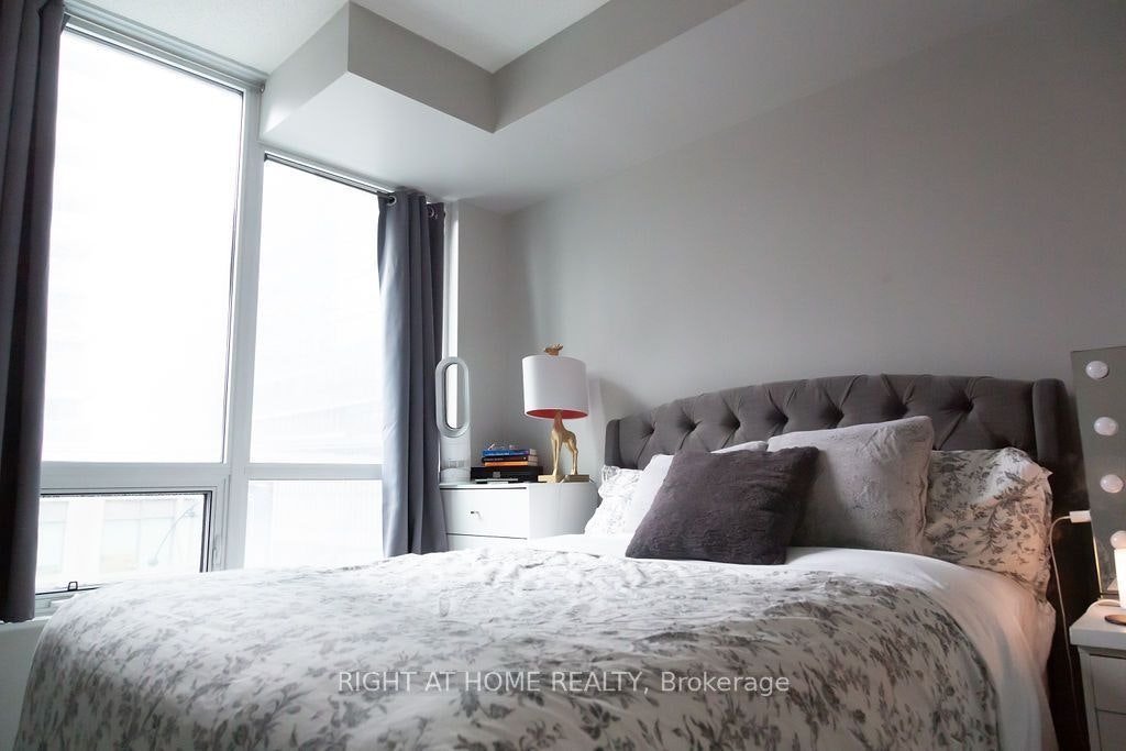 305-19 Grand Trunk Crescent, Toronto, ON, M5J 3A3 - 10