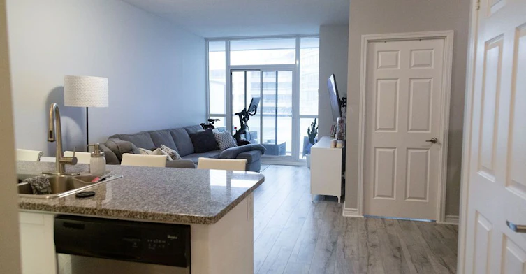 305-19 Grand Trunk Crescent, Toronto, ON, M5J 3A3 - 3