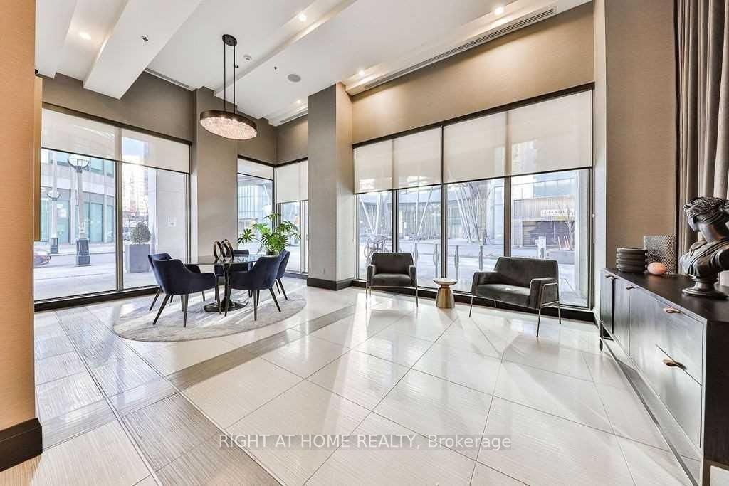 305-19 Grand Trunk Crescent, Toronto, ON, M5J 3A3 - 18