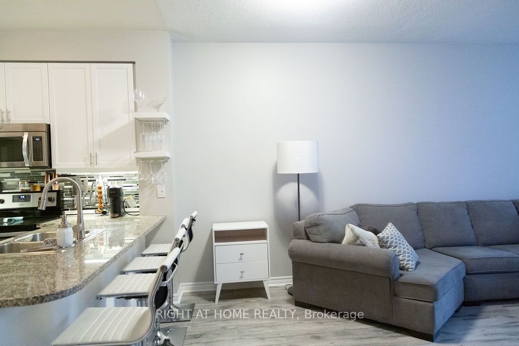 305-19 Grand Trunk Crescent, Toronto, ON, M5J 3A3 - 5