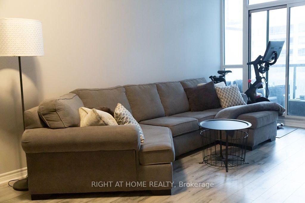 305-19 Grand Trunk Crescent, Toronto, ON, M5J 3A3 - 4