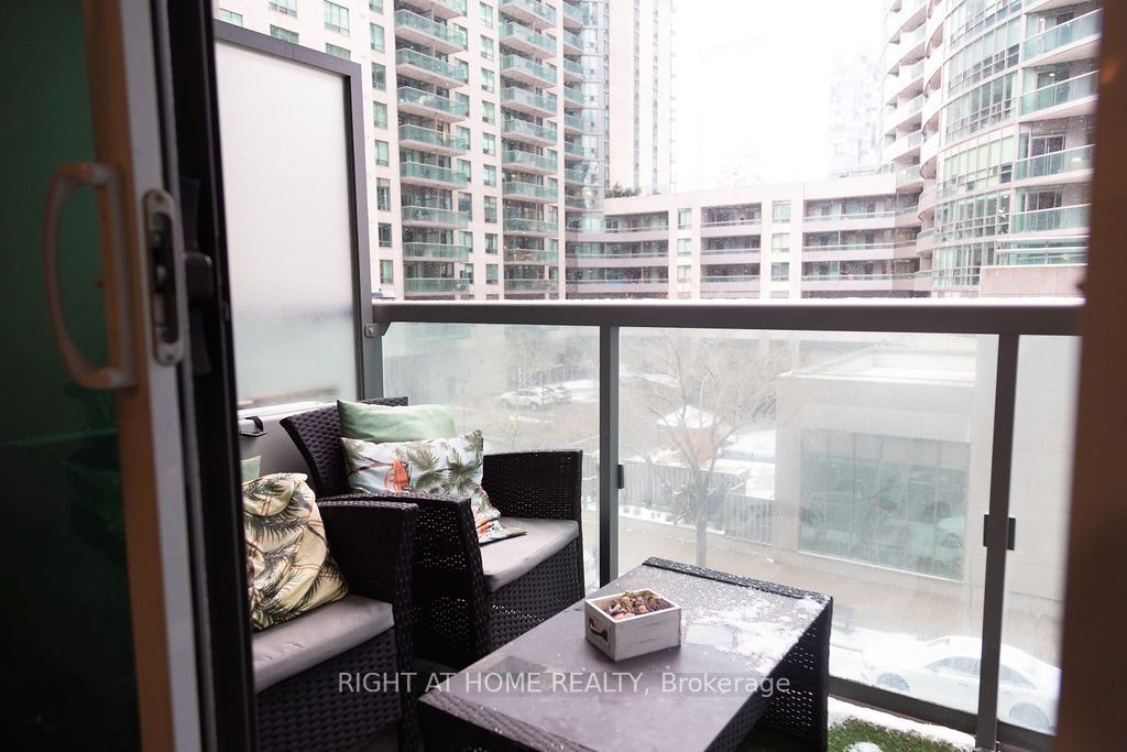 305-19 Grand Trunk Crescent, Toronto, ON, M5J 3A3 - 9