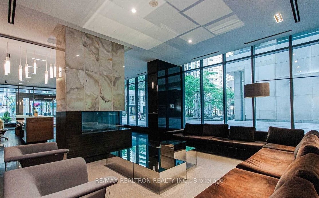 1402-770 Bay Street, Toronto, ON, M5G 1N6 - 13
