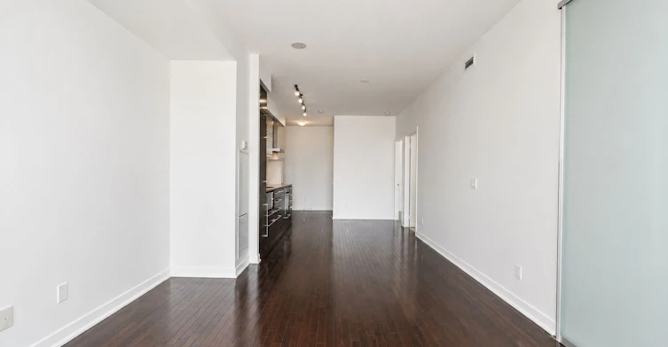 1402-770 Bay Street, Toronto, ON, M5G 1N6 - 8
