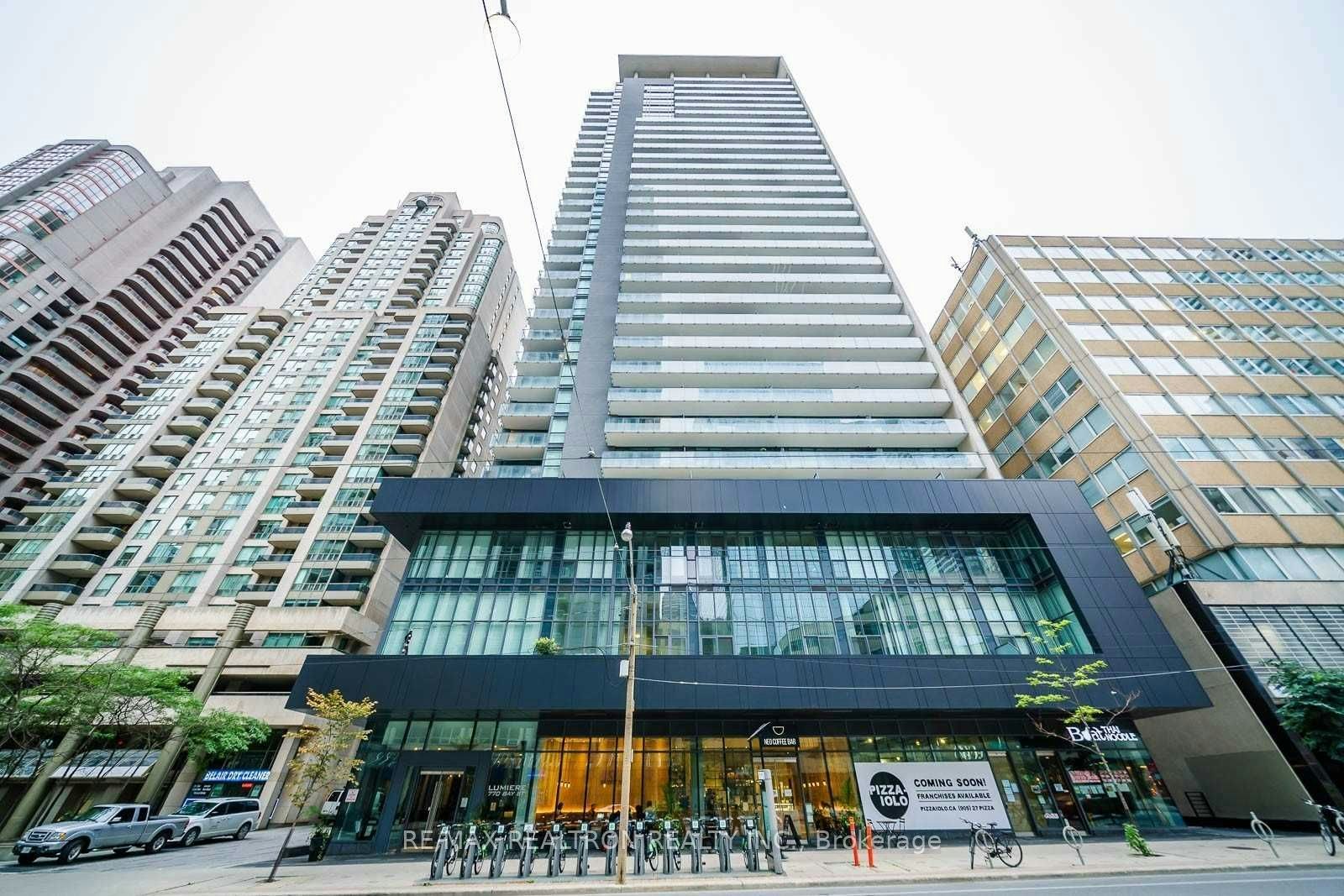 1402-770 Bay Street, Toronto, ON, M5G 1N6