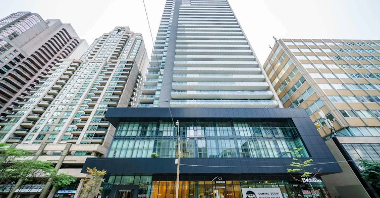 1402-770 Bay Street, Toronto, ON, M5G 1N6