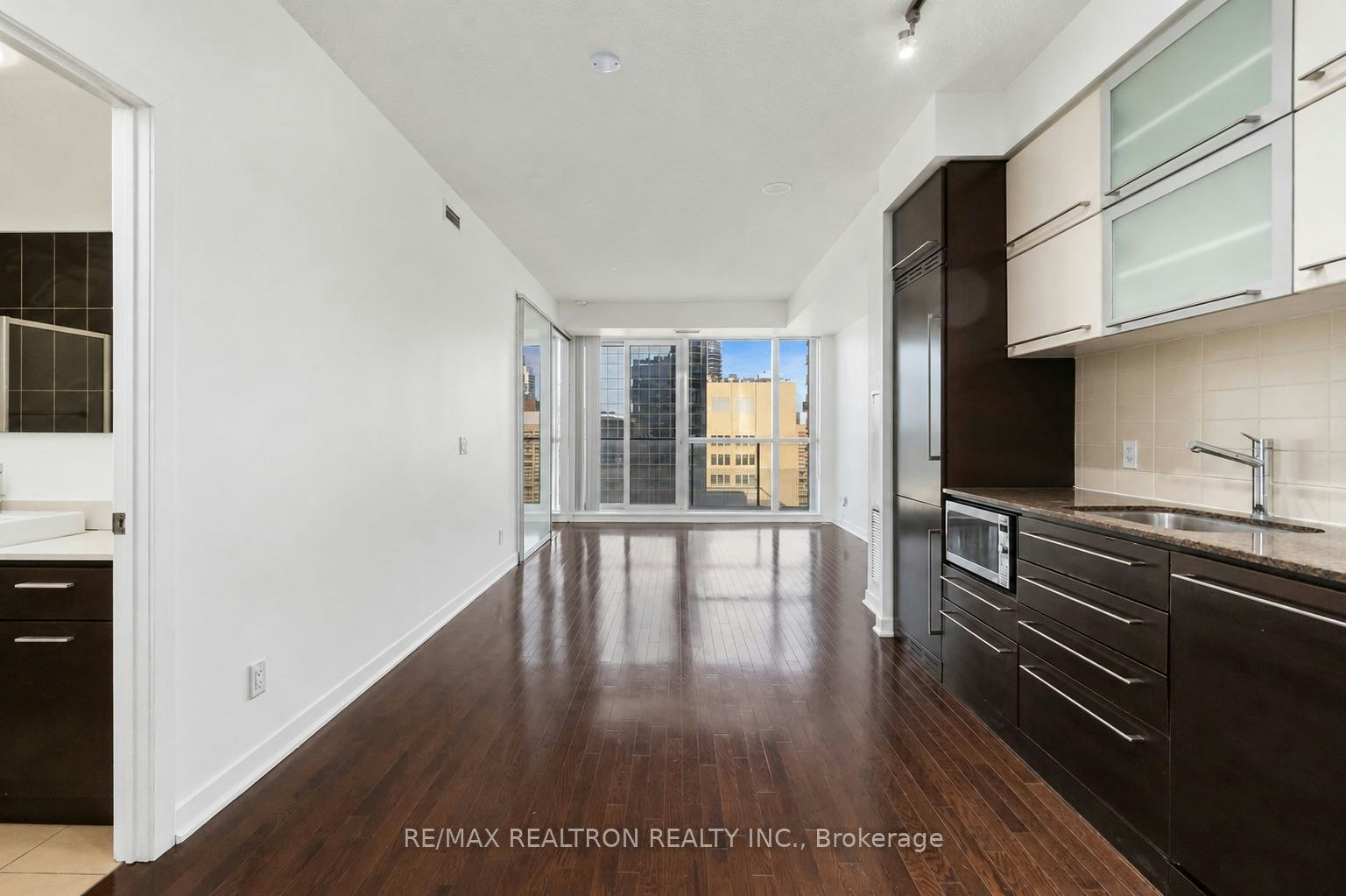 1402-770 Bay Street, Toronto, ON, M5G 1N6 - 2
