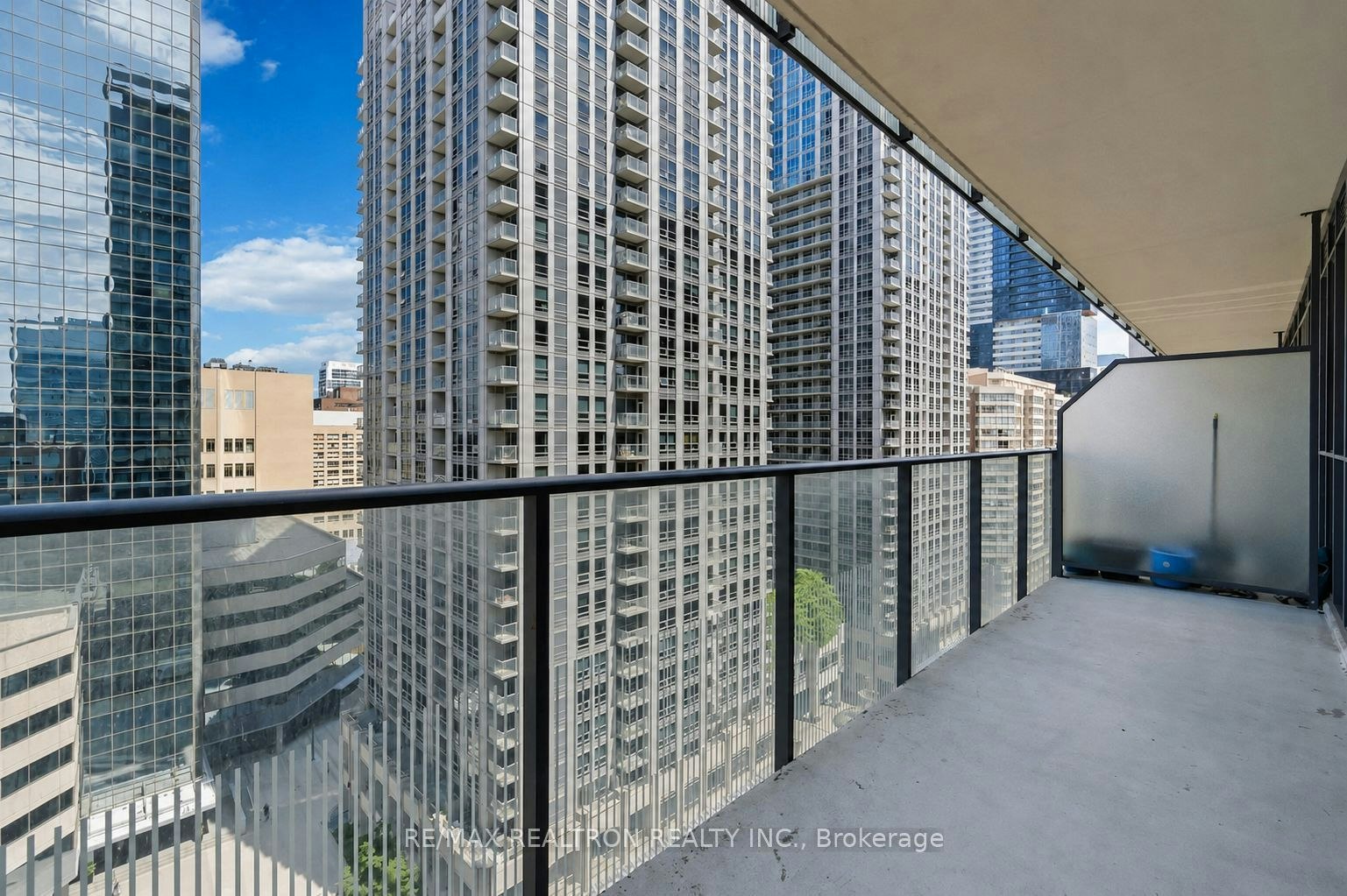 1402-770 Bay Street, Toronto, ON, M5G 1N6 - 11
