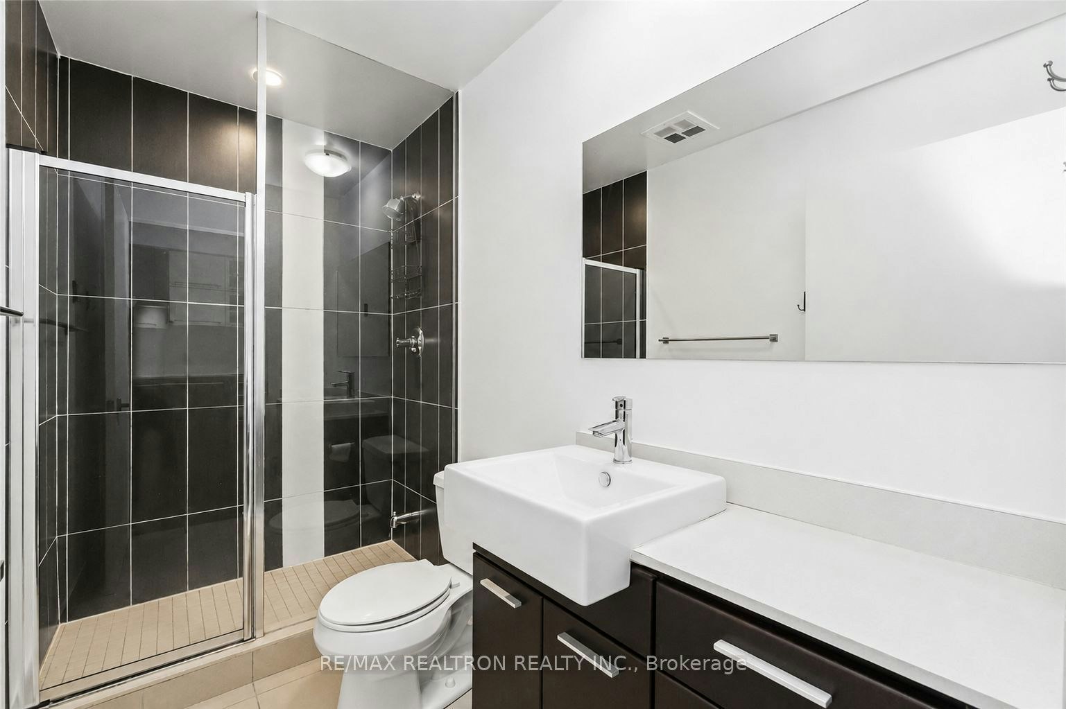 1402-770 Bay Street, Toronto, ON, M5G 1N6 - 9