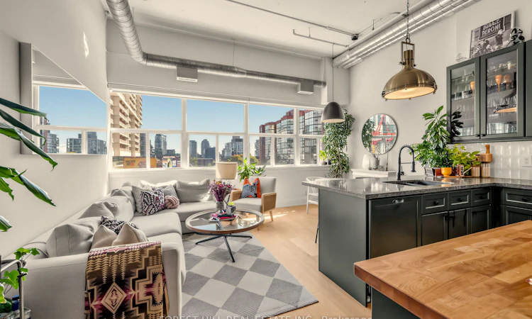 518-700 King Street W