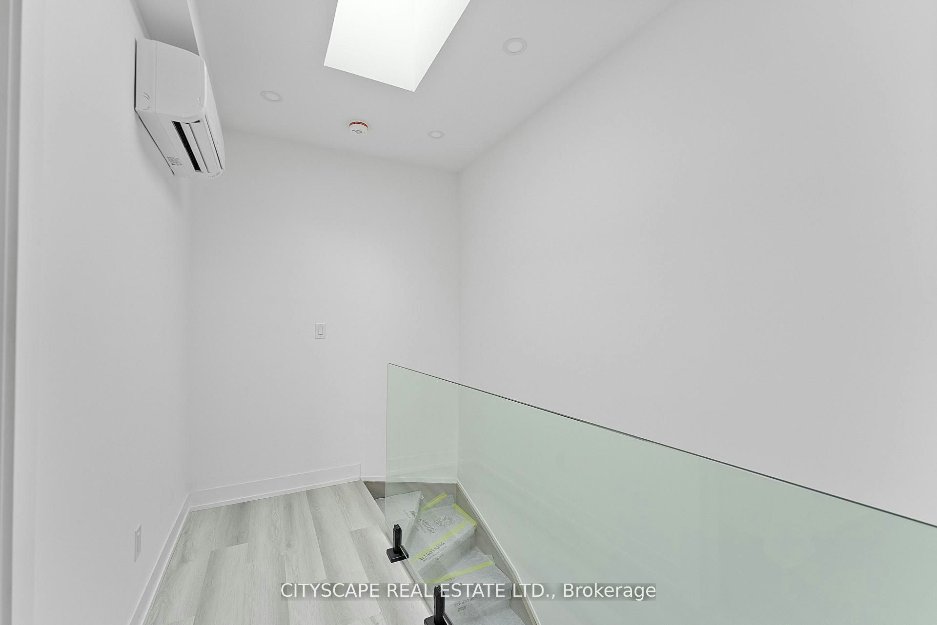Upper #4-589 Oakwood Avenue, Toronto, ON, M6E 2X8 - 22