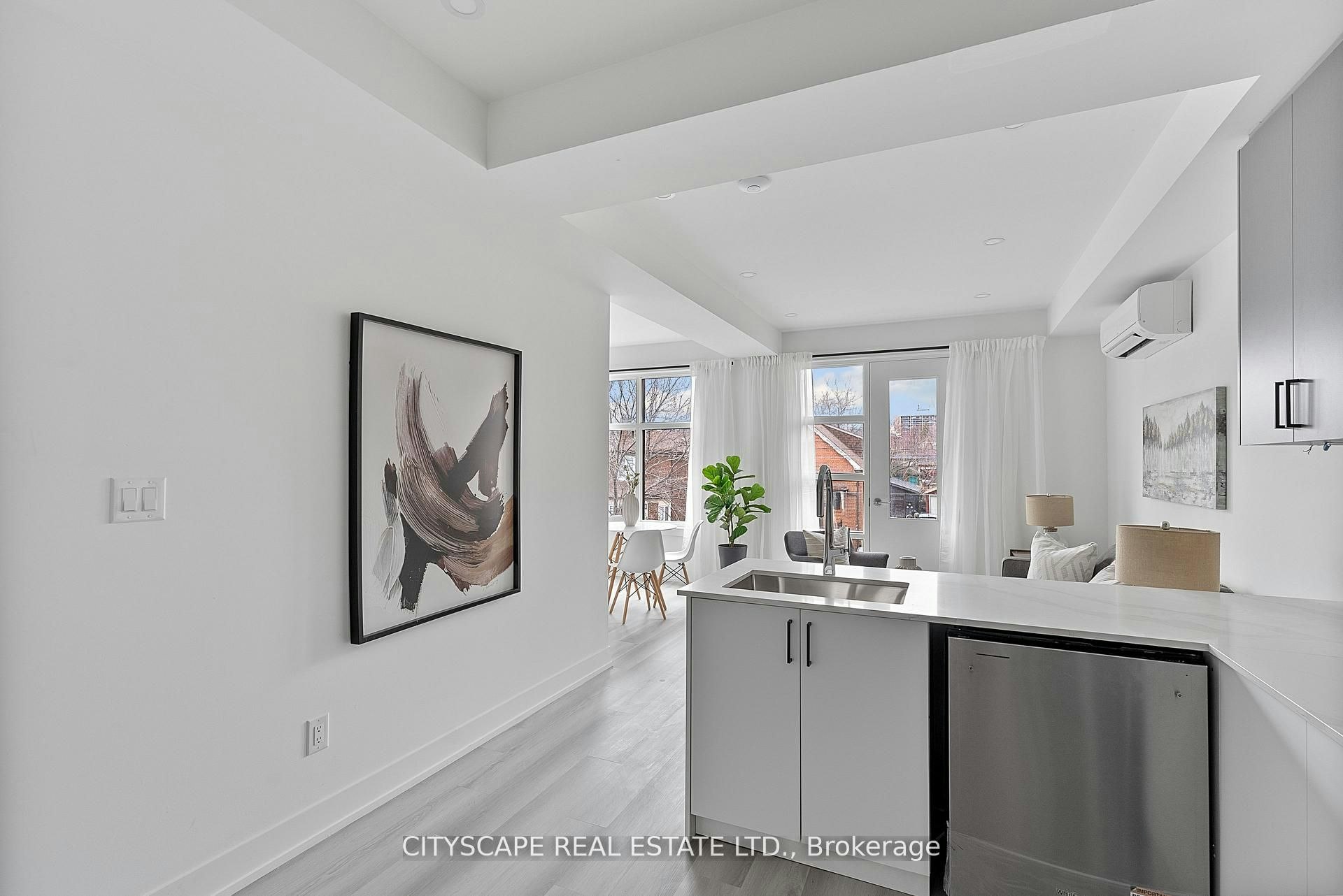 Upper #4-589 Oakwood Avenue, Toronto, ON, M6E 2X8 - 8