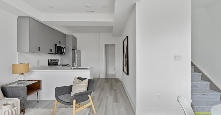 Upper #4-589 Oakwood Avenue, Toronto, ON, M6E 2X8 - 11