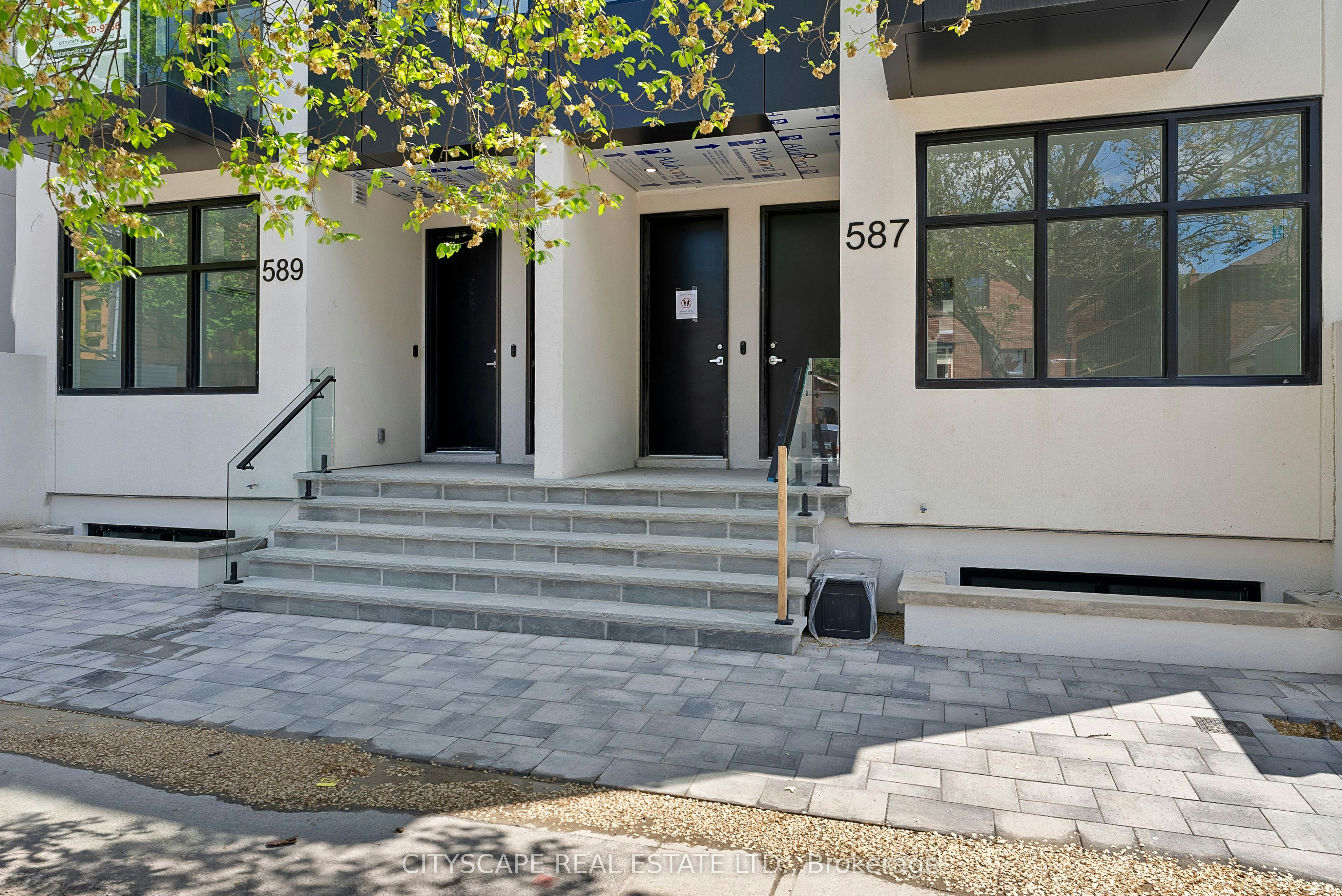 Upper #4-589 Oakwood Avenue, Toronto, ON, M6E 2X8