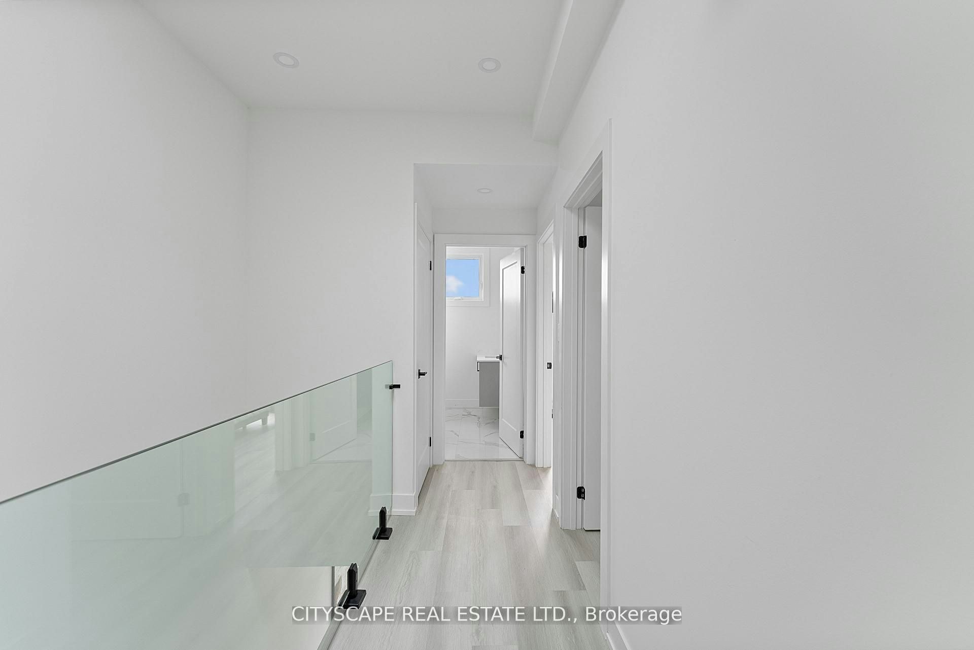 Upper #4-589 Oakwood Avenue, Toronto, ON, M6E 2X8 - 21