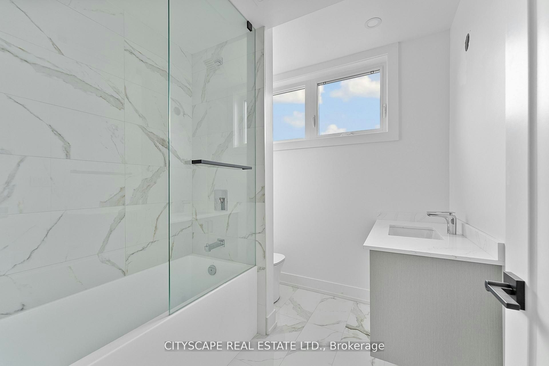 Upper #4-589 Oakwood Avenue, Toronto, ON, M6E 2X8 - 29