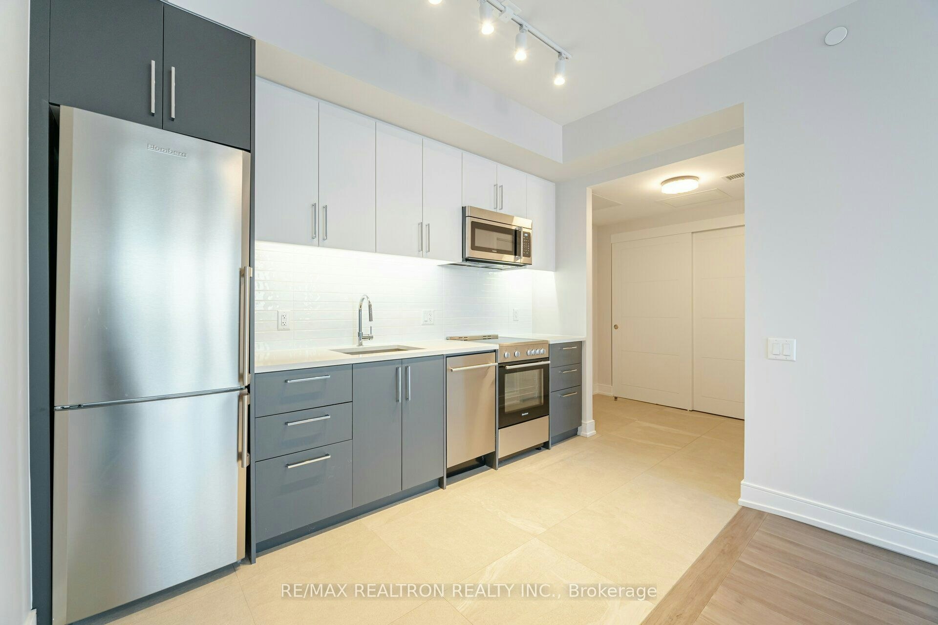 410-2525 Bathurst Street, Toronto, ON, M6B 2Y9 - 2