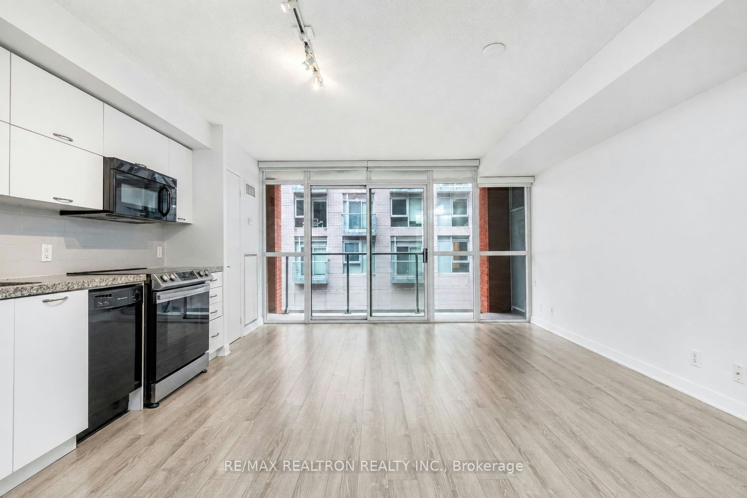 309-21 Nelson Street, Toronto, ON, M5V 3H9 - 2
