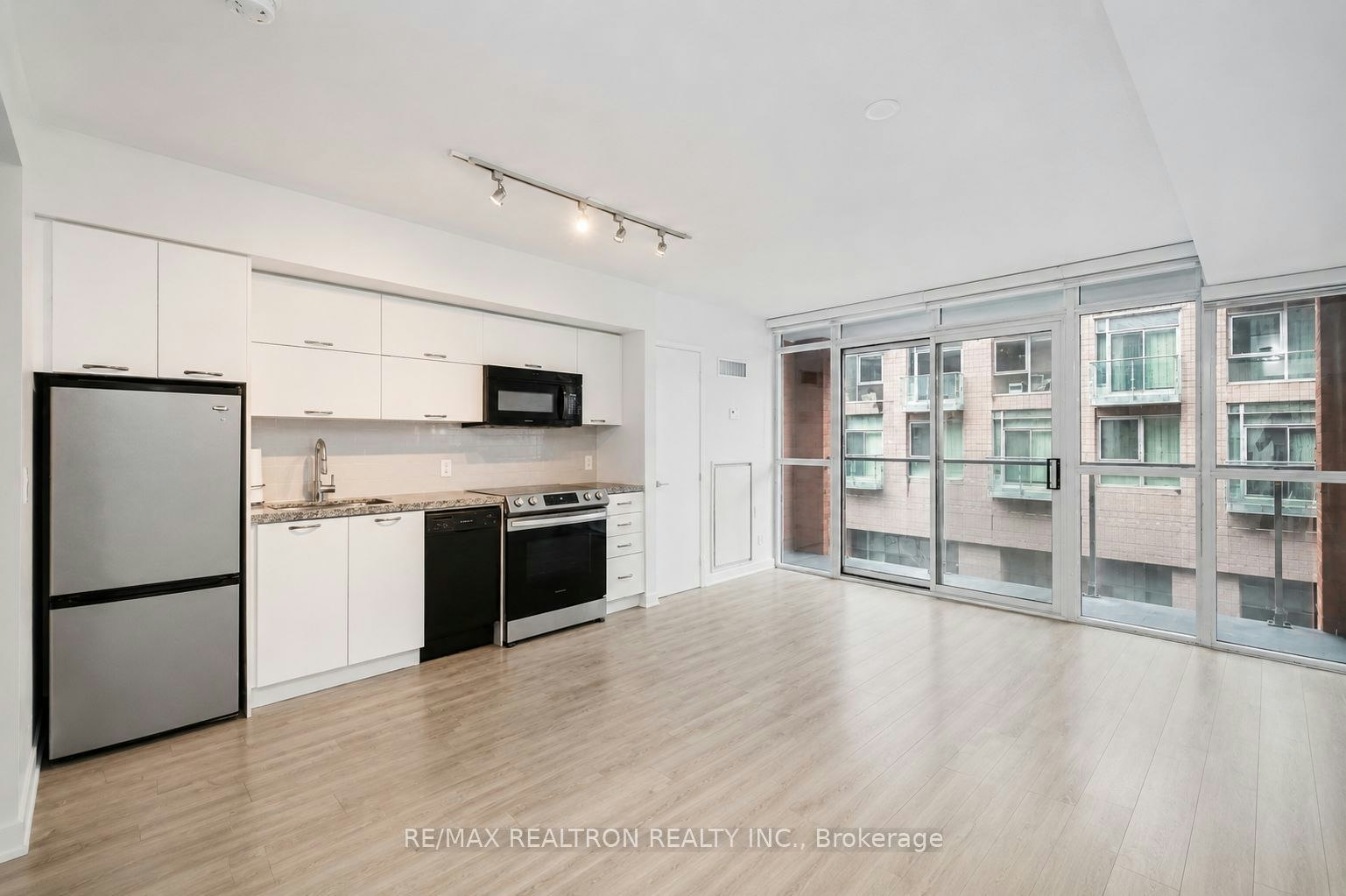 309-21 Nelson Street, Toronto, ON, M5V 3H9 - 3