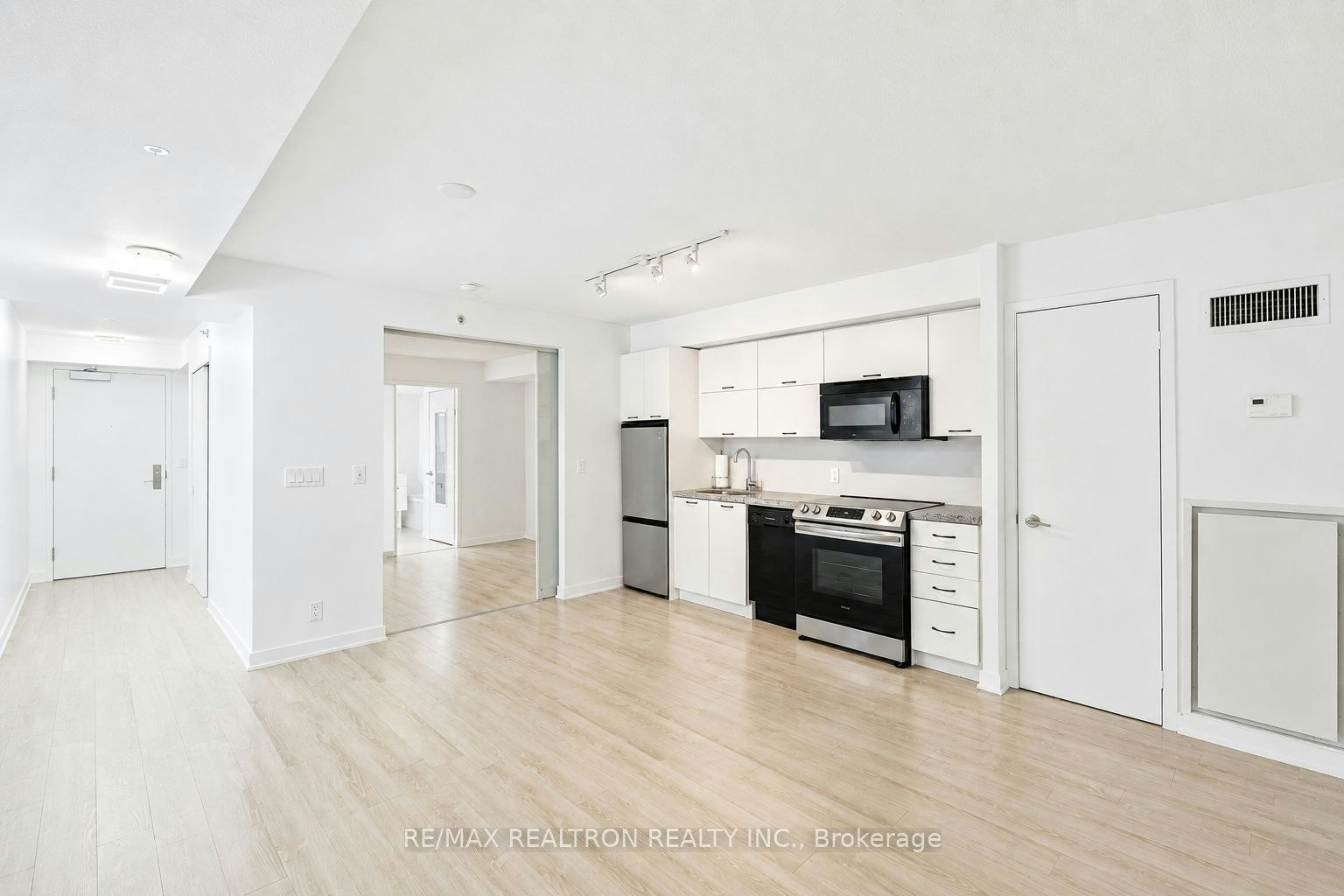 309-21 Nelson Street, Toronto, ON, M5V 3H9 - 4