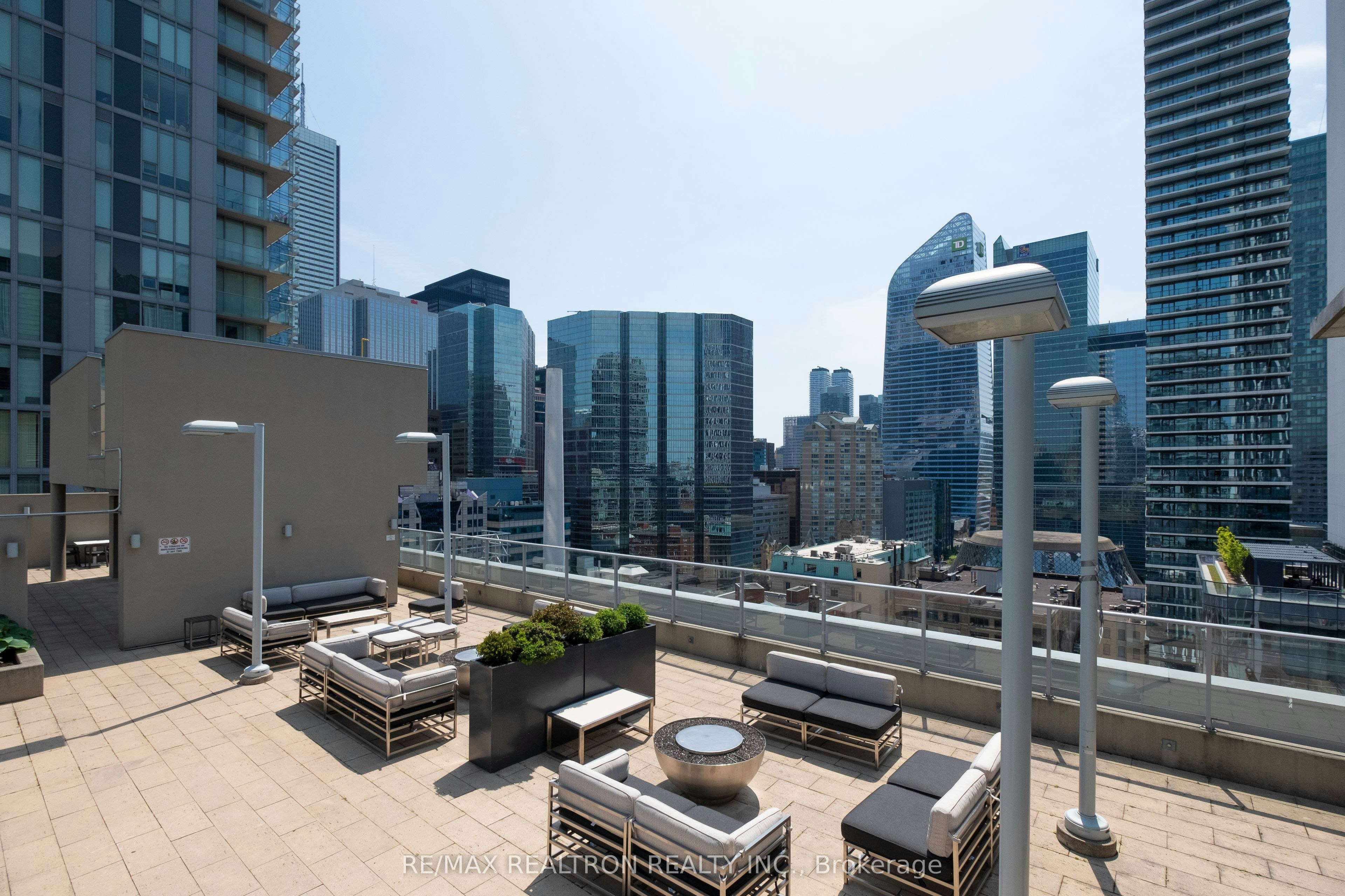 309-21 Nelson Street, Toronto, ON, M5V 3H9 - 17