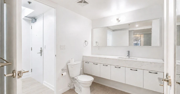 309-21 Nelson Street, Toronto, ON, M5V 3H9 - 12