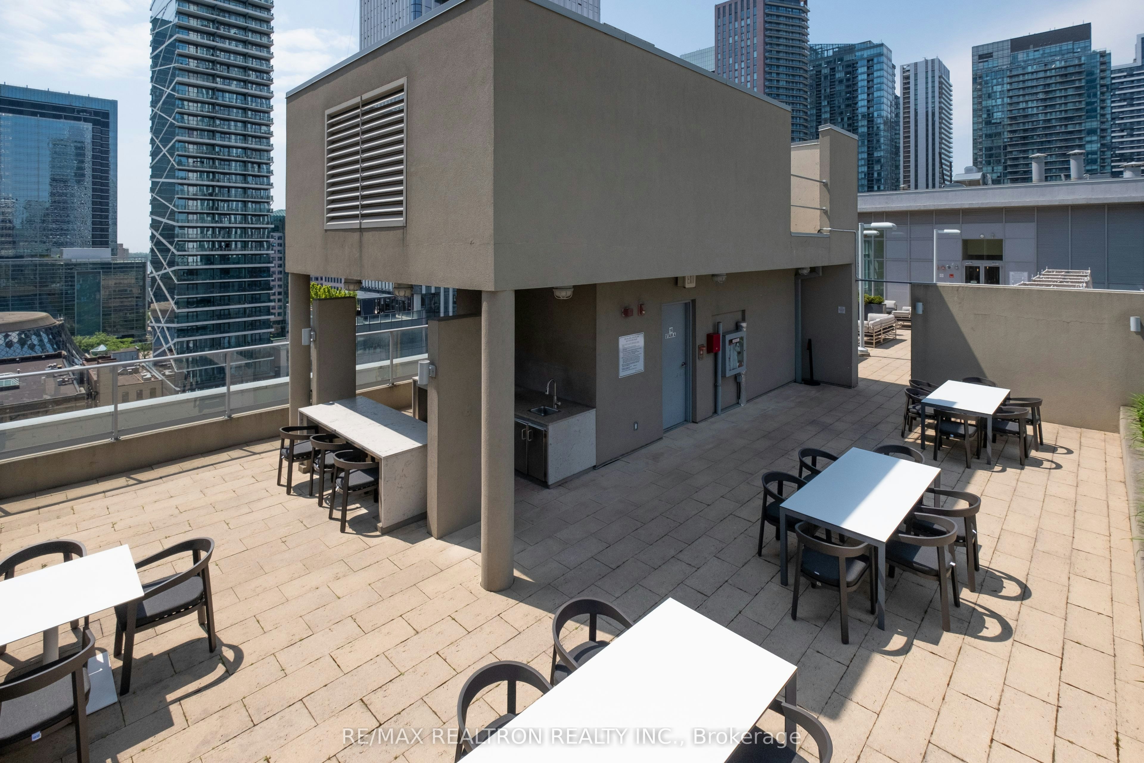 309-21 Nelson Street, Toronto, ON, M5V 3H9 - 18