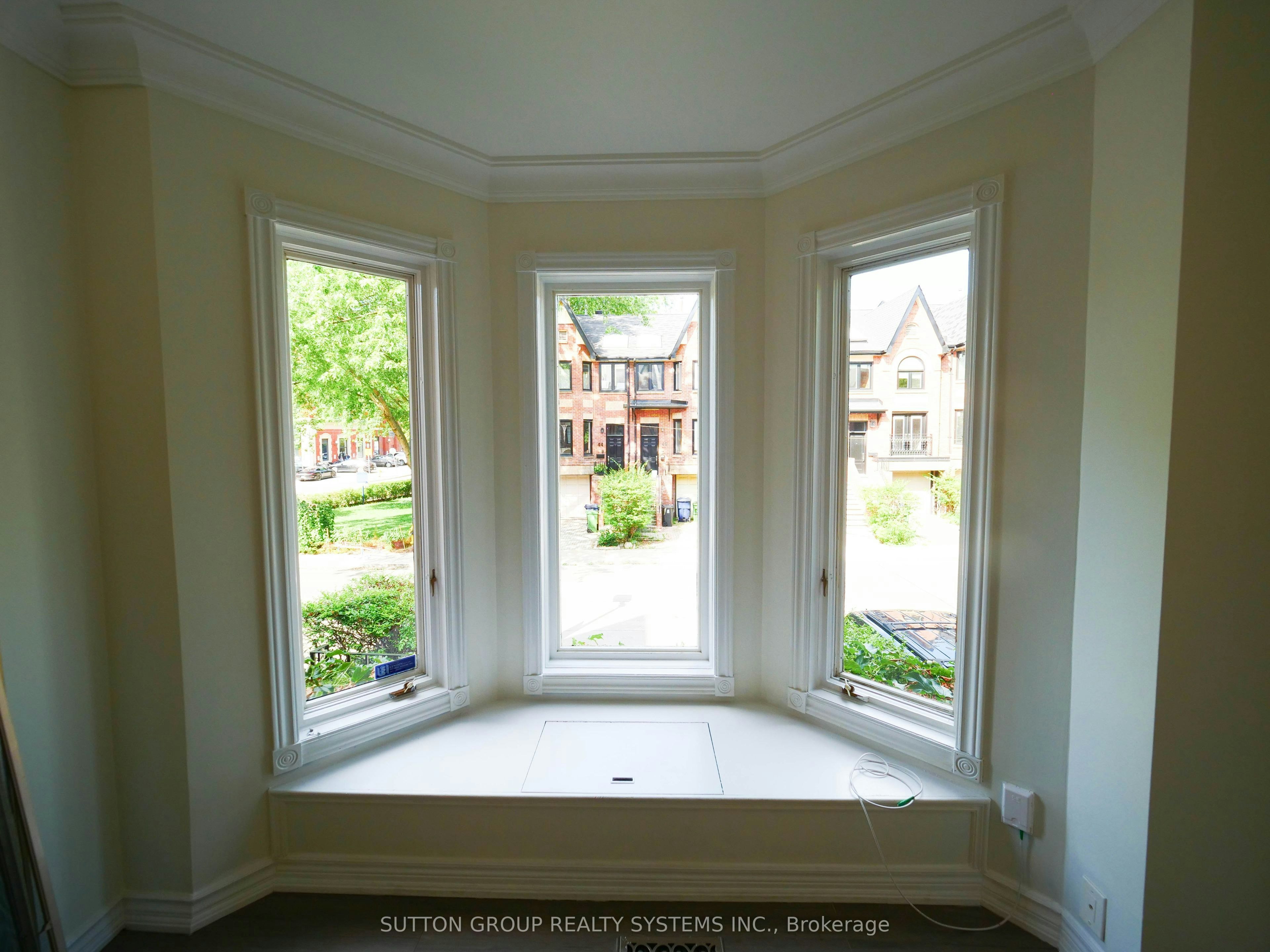 45 Soho Square, Toronto, ON, M5T 2Z2 - 3