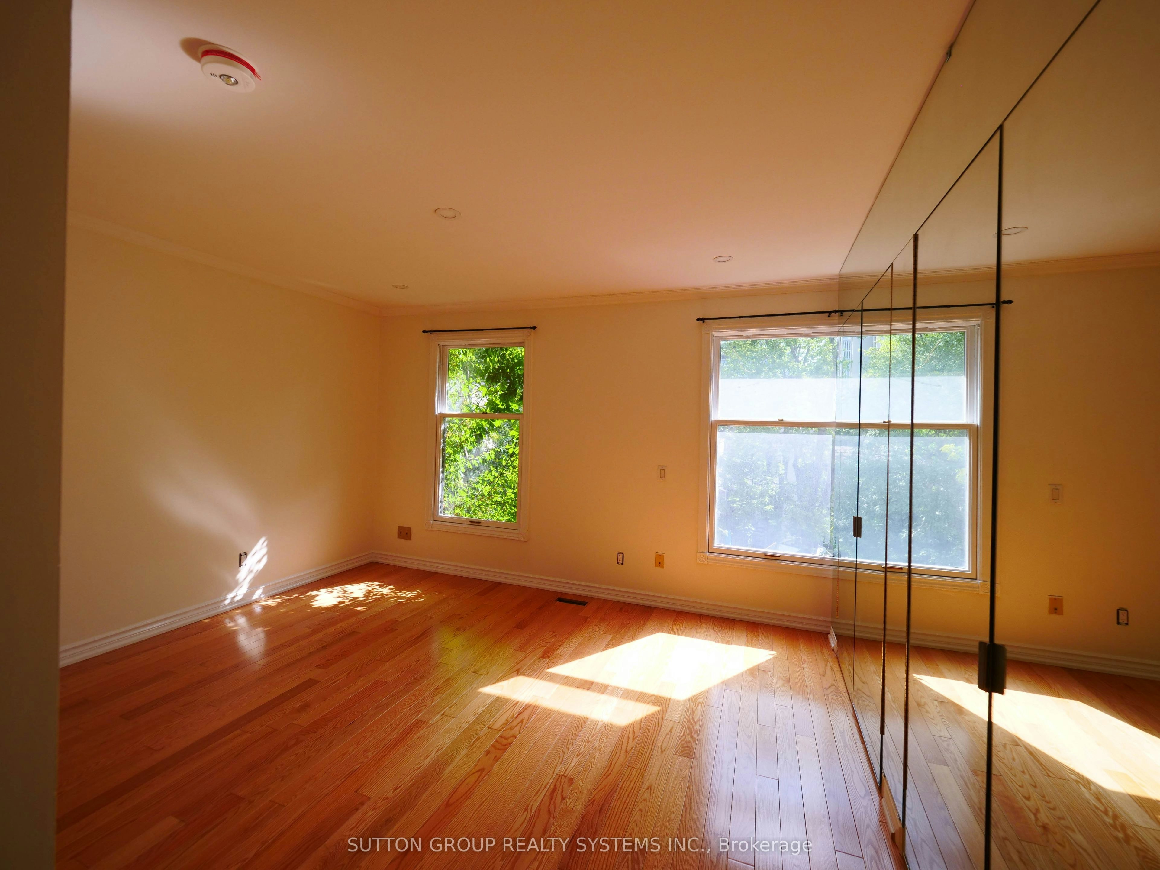 45 Soho Square, Toronto, ON, M5T 2Z2 - 6