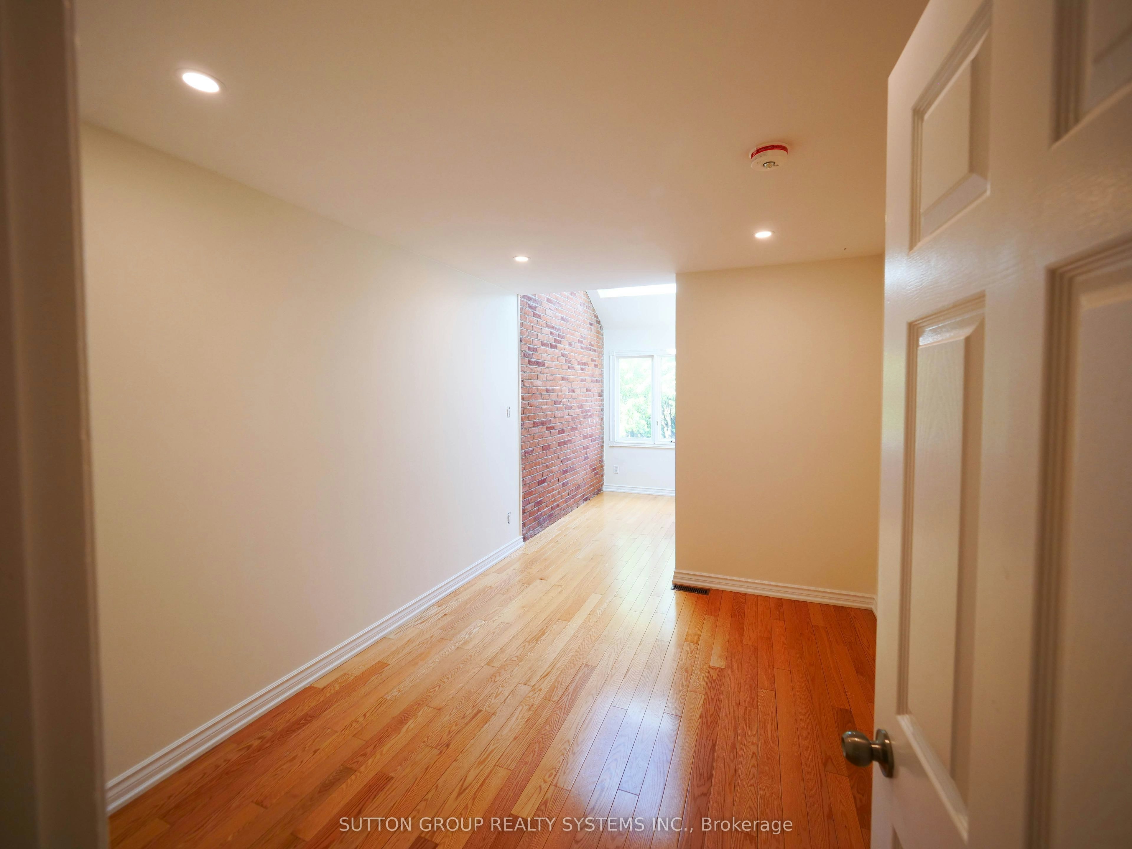 45 Soho Square, Toronto, ON, M5T 2Z2 - 8