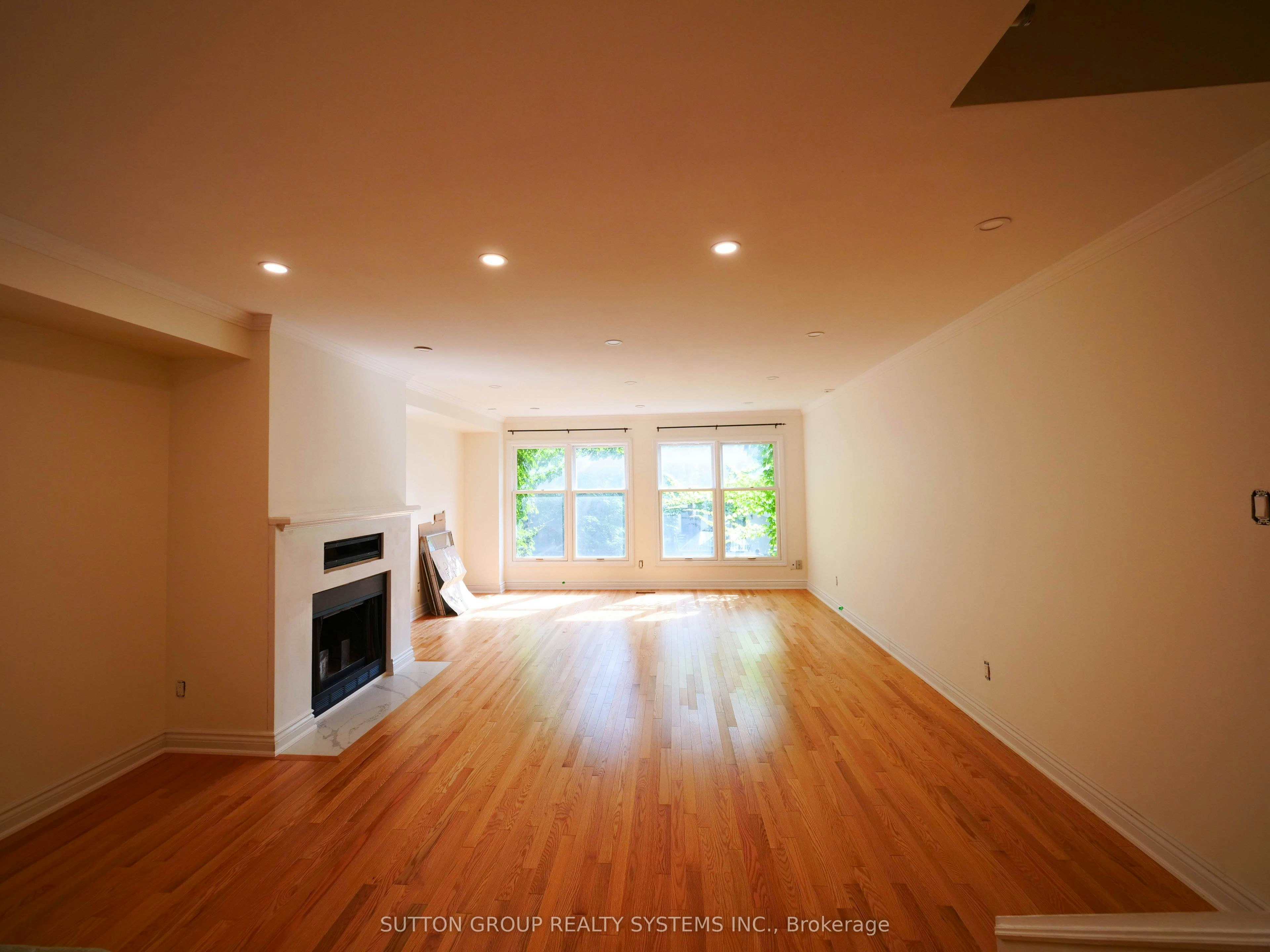 45 Soho Square, Toronto, ON, M5T 2Z2 - 4