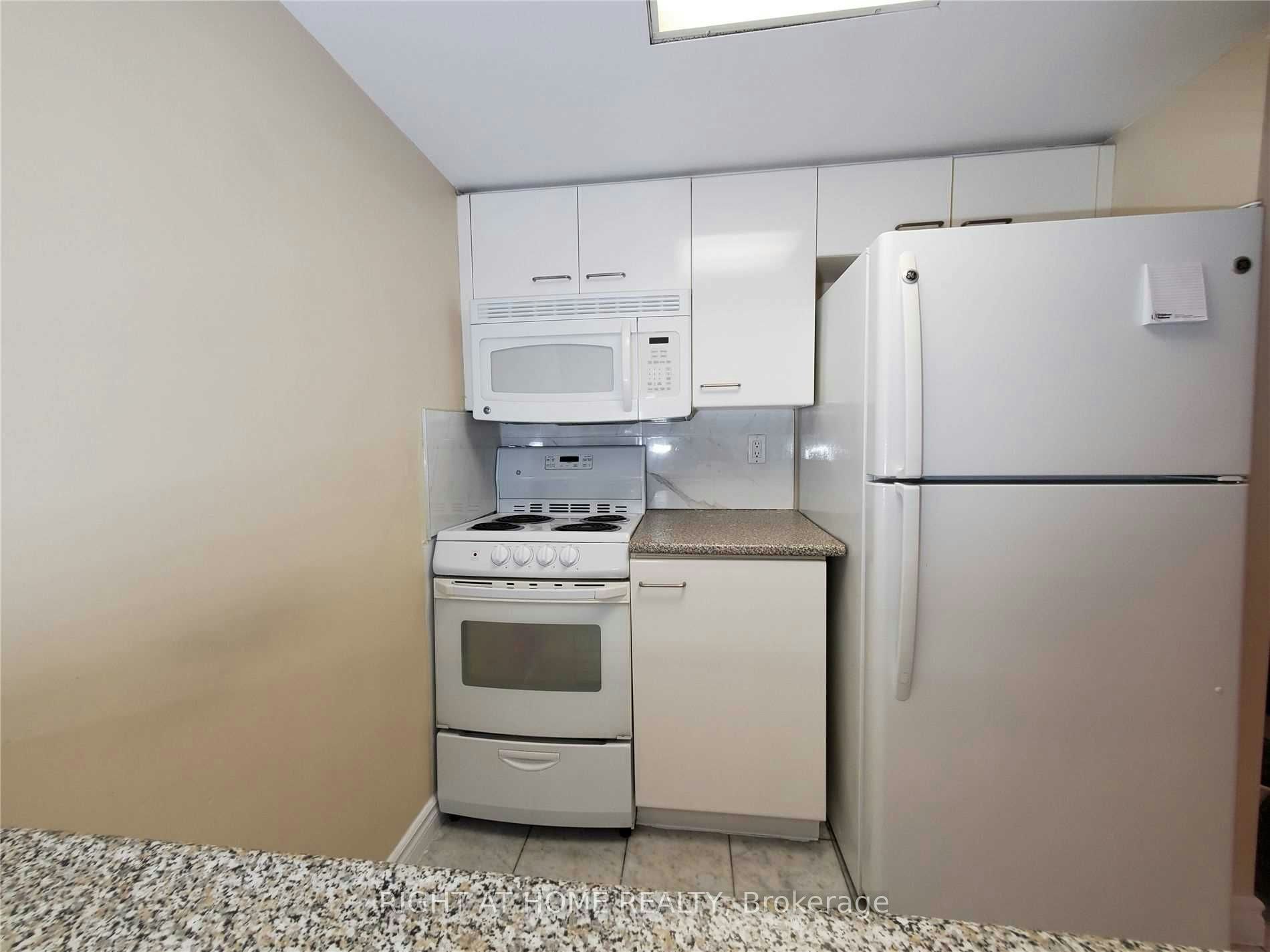 1109-38 Elm Street, Toronto, ON, M5G 2K5 - 18