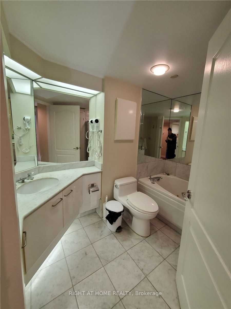 1109-38 Elm Street, Toronto, ON, M5G 2K5 - 12