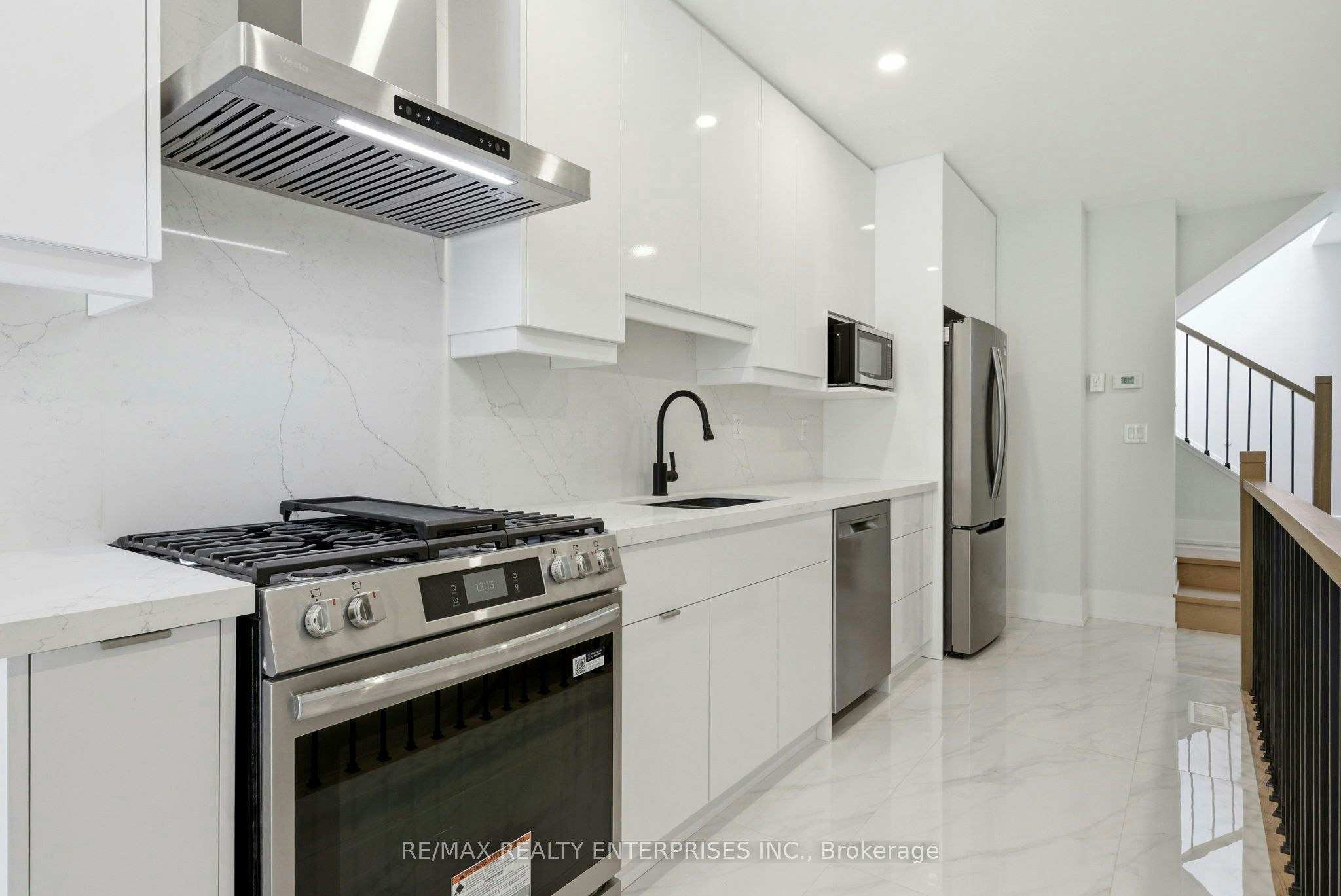 2-21 Belmont Street S, Toronto, ON, M5R 1P9 - 2
