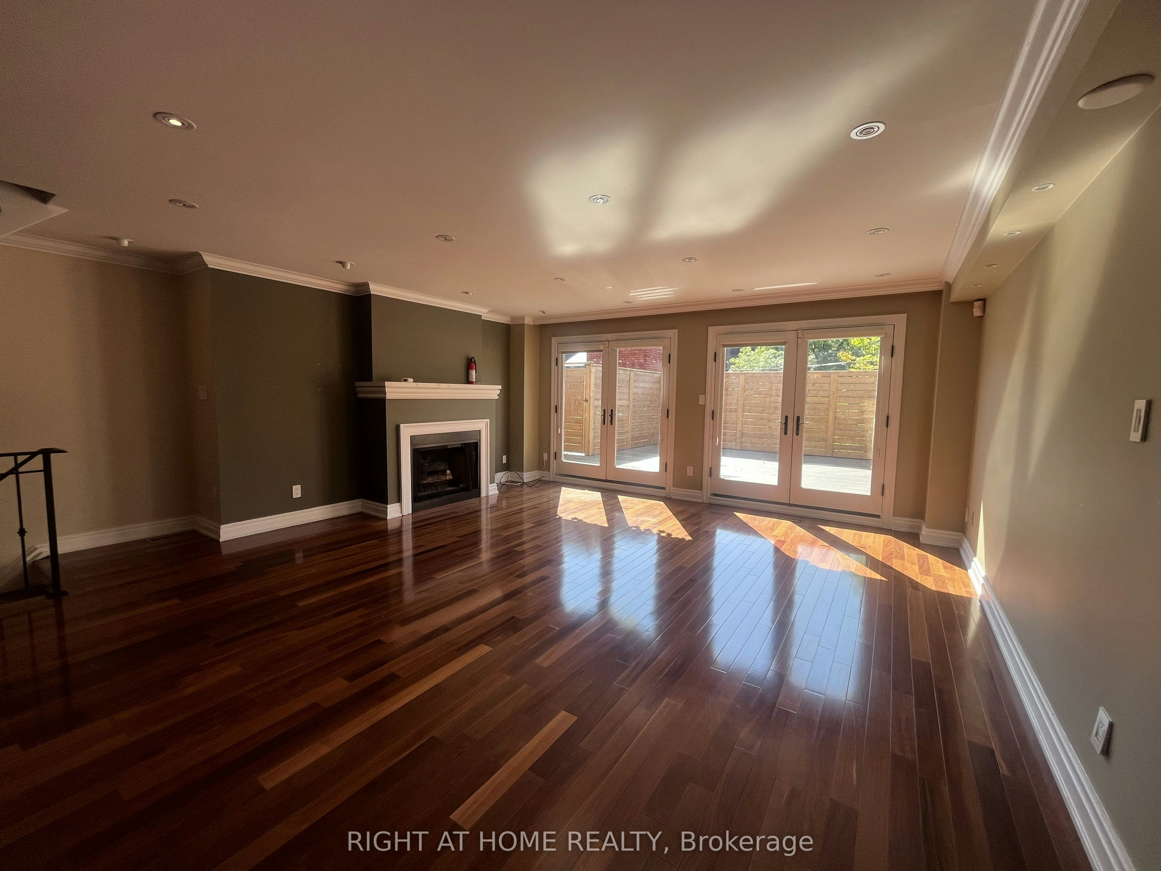 63 Walker Avenue, Toronto, ON, M4V 1G3 - 4