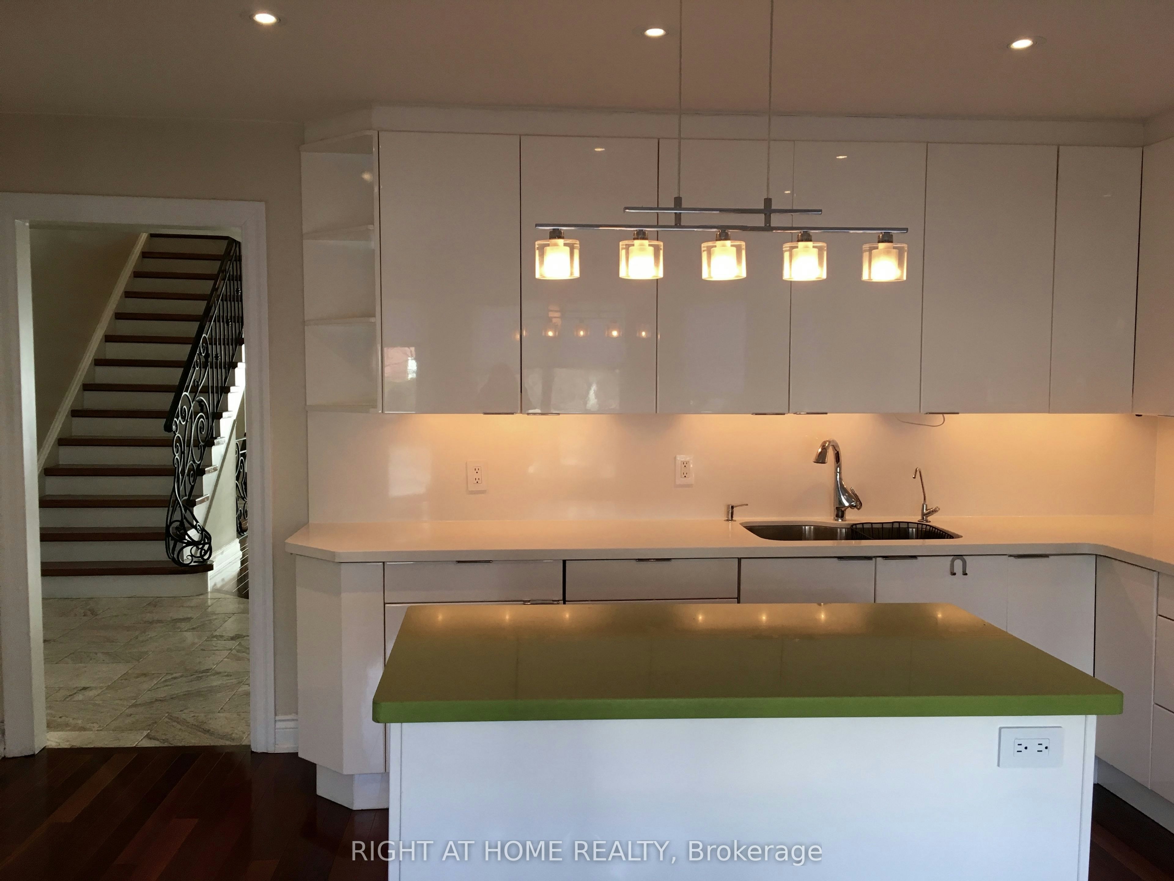 63 Walker Avenue, Toronto, ON, M4V 1G3 - 9