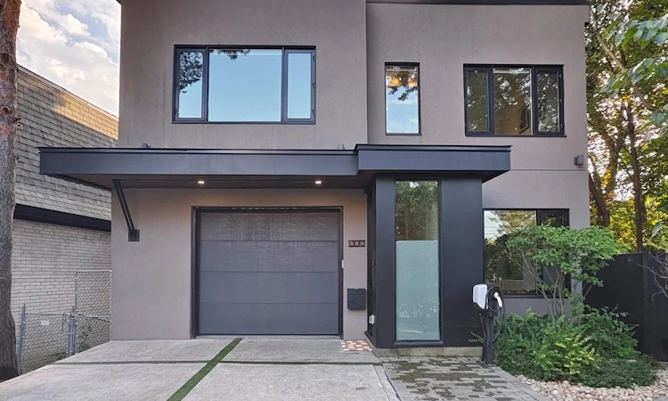 386 Rosewell Avenue