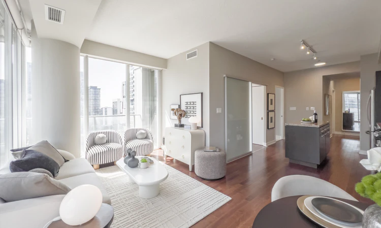 2503-126 Simcoe Street