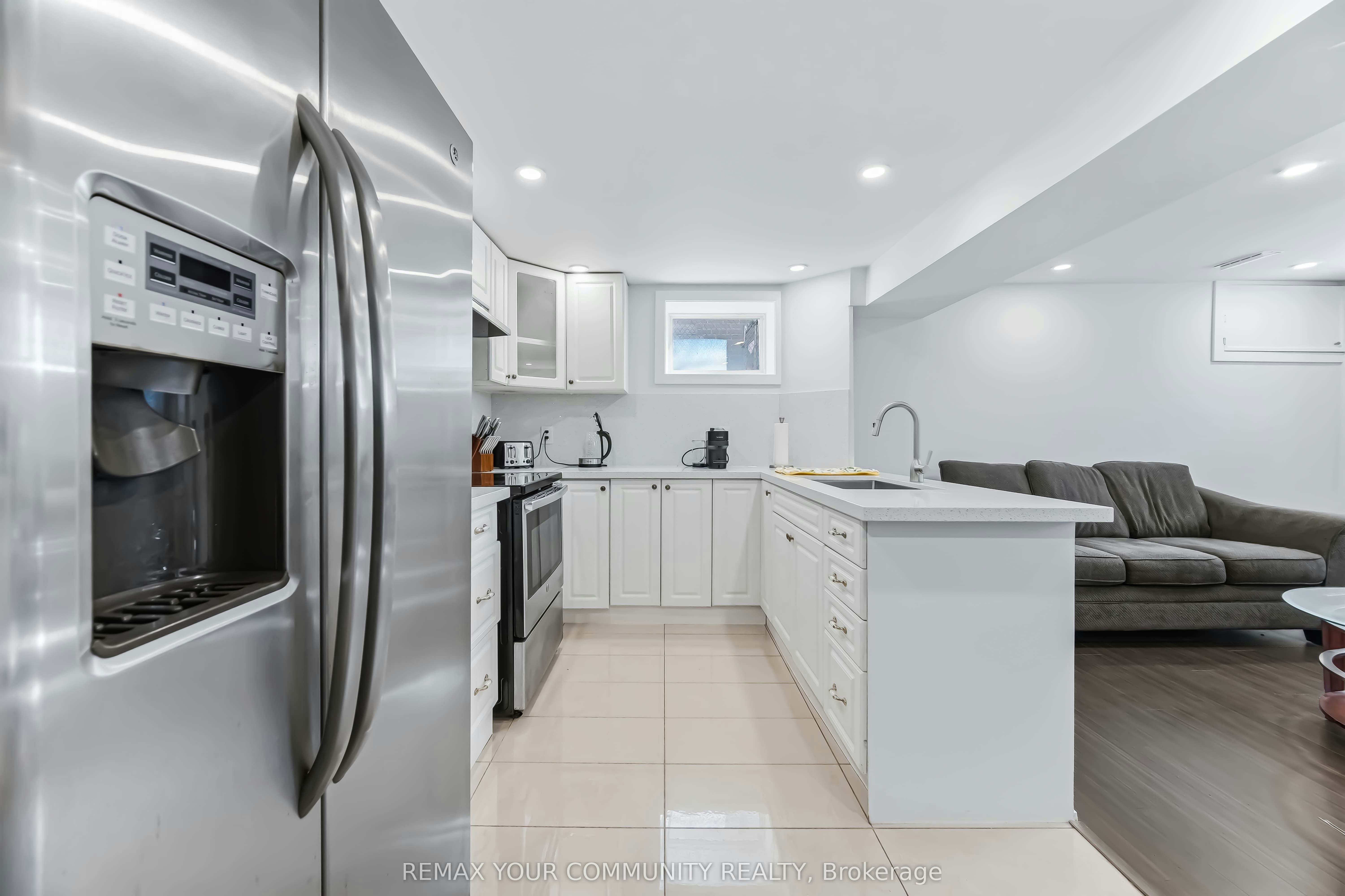 Lower-200 Goulding Avenue N, Toronto, ON, M2R 2P4 - 4