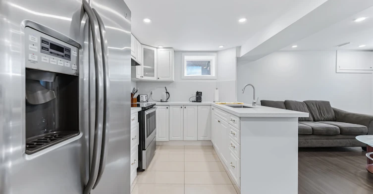 Lower-200 Goulding Avenue N, Toronto, ON, M2R 2P4 - 4