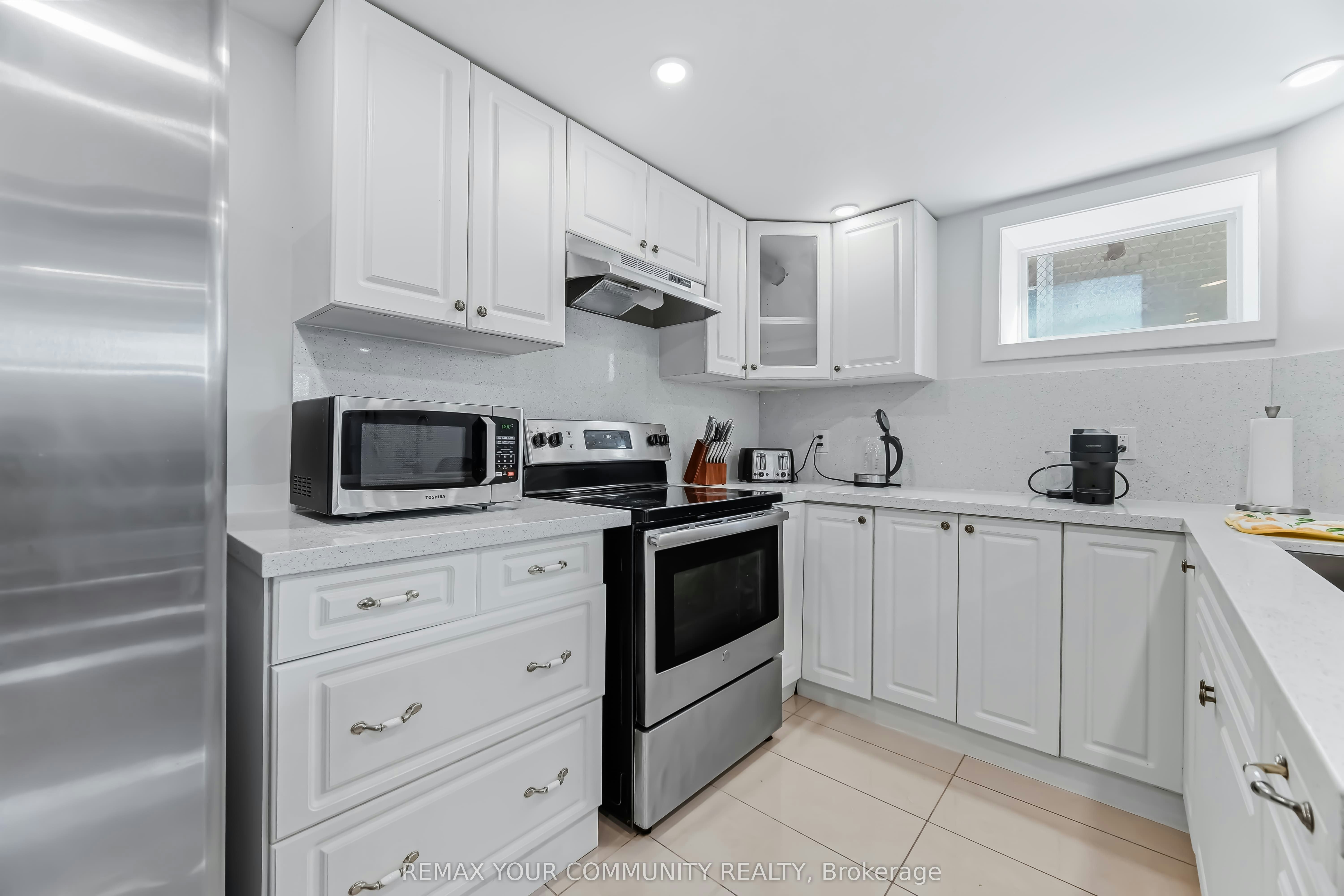 Lower-200 Goulding Avenue N, Toronto, ON, M2R 2P4 - 5
