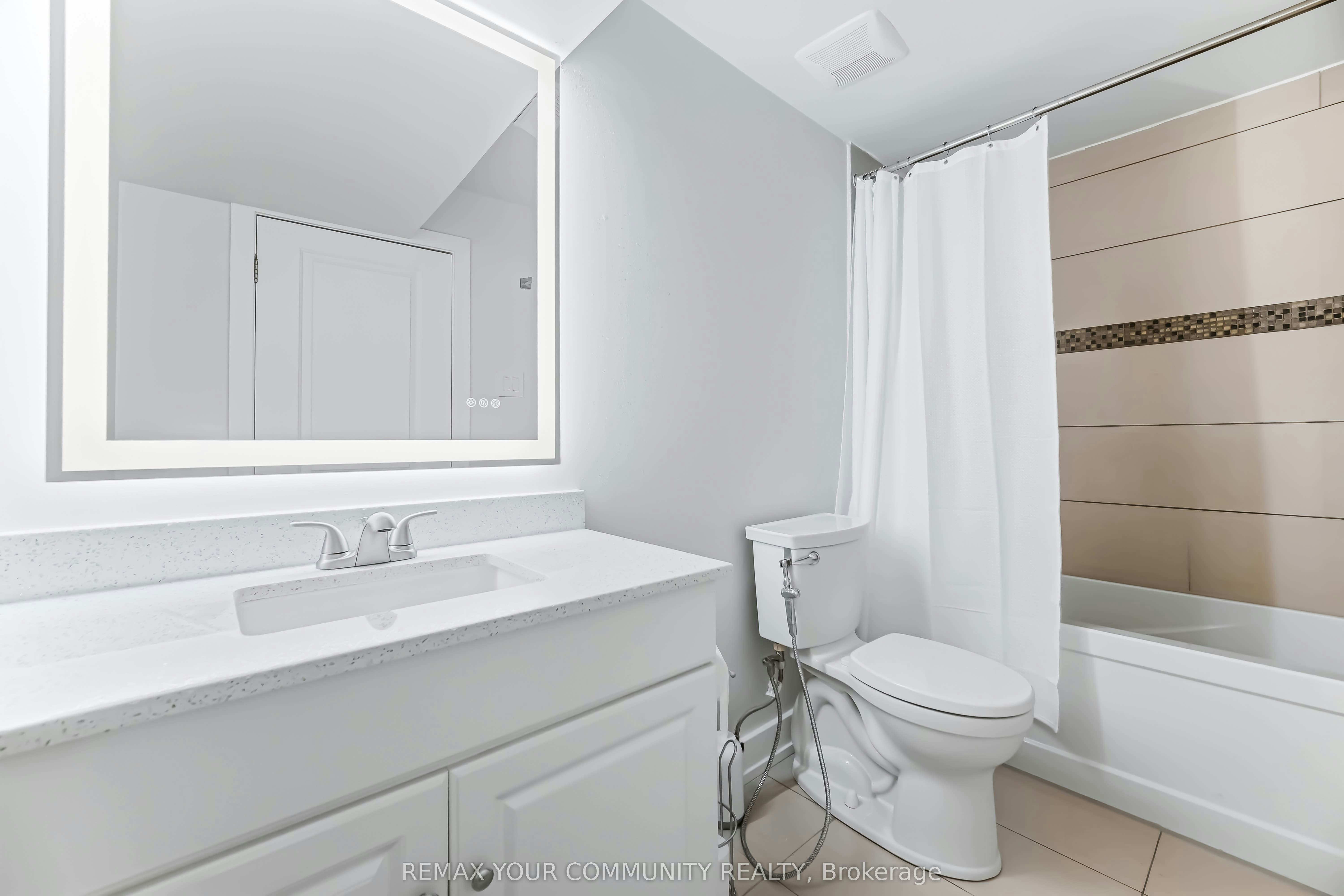 Lower-200 Goulding Avenue N, Toronto, ON, M2R 2P4 - 16