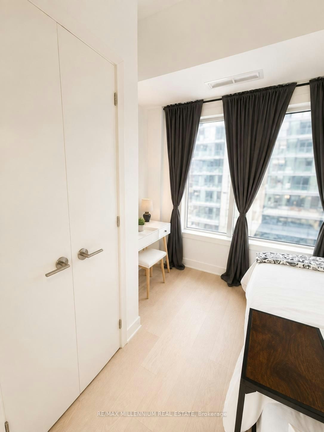 11 Yorkville Avenue, Toronto, ON, M4W 0B7 - 11