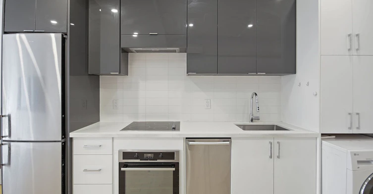 Upper-1048 Queen Street W, Toronto, ON, M6J 1H7 - 11