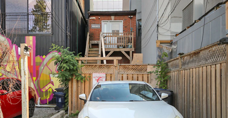 Upper-1048 Queen Street W, Toronto, ON, M6J 1H7 - 24