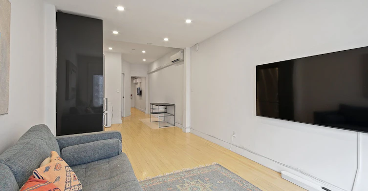 Upper-1048 Queen Street W, Toronto, ON, M6J 1H7 - 9
